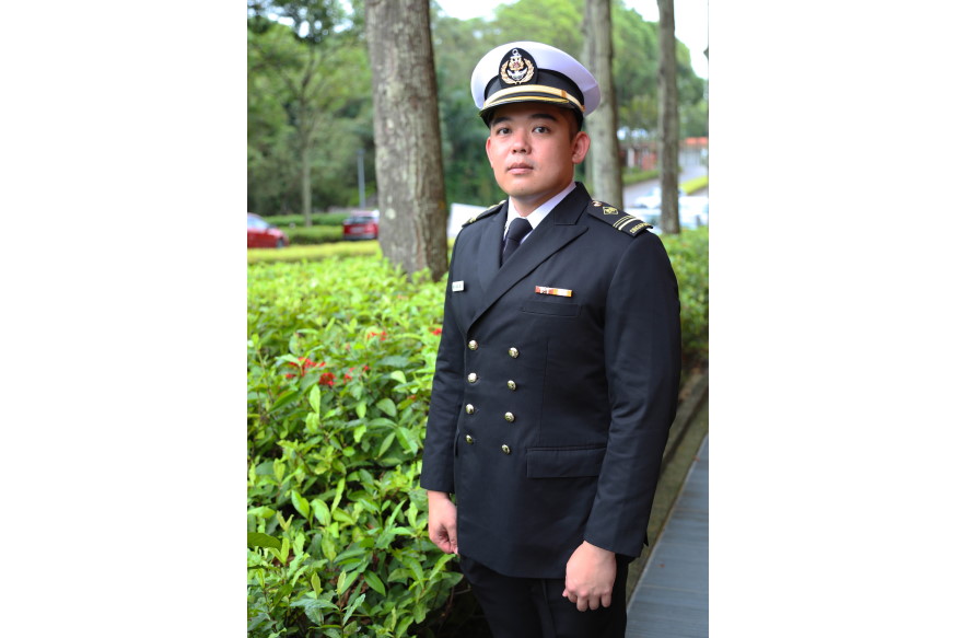 ME5 Looi Wei Chang, 51st CSC Distinguished Navy Graduate.