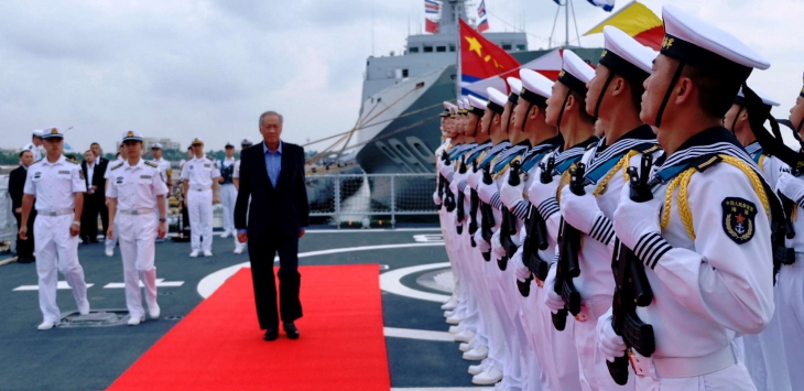 Minister for Defence Dr Ng Eng Hen reviewing an Honor Guard on board the People