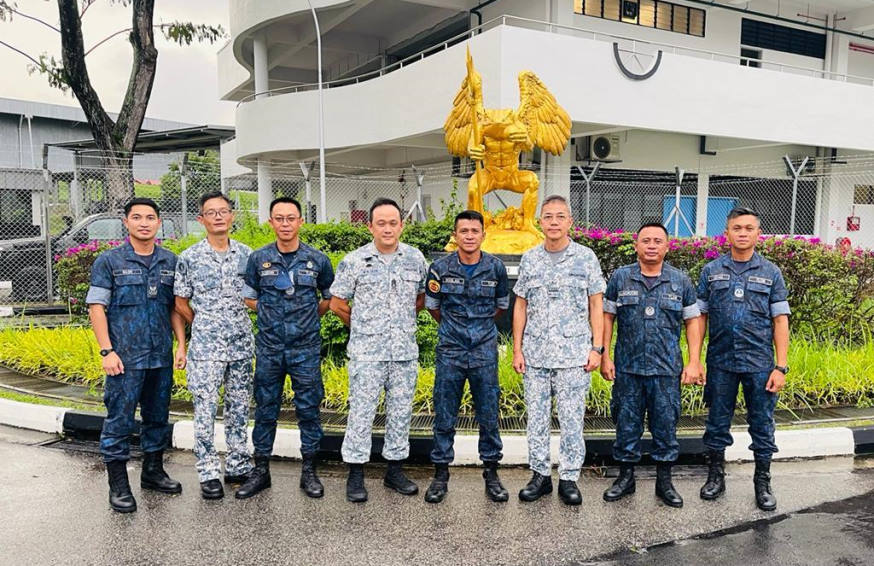 The RBN delegates also visited the Naval Diving Unit and was hosted by its master chief, SWO Seck Wai Kong.