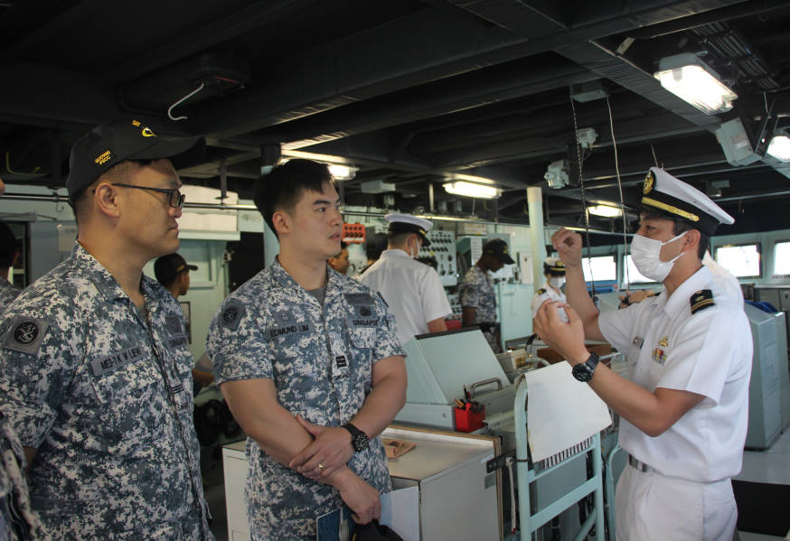The crew of JS Uraga (in white) hosted crew from RSS Bedok as part of the Cross Deck Visit, and introduced their mine-countermeasure capabilities.