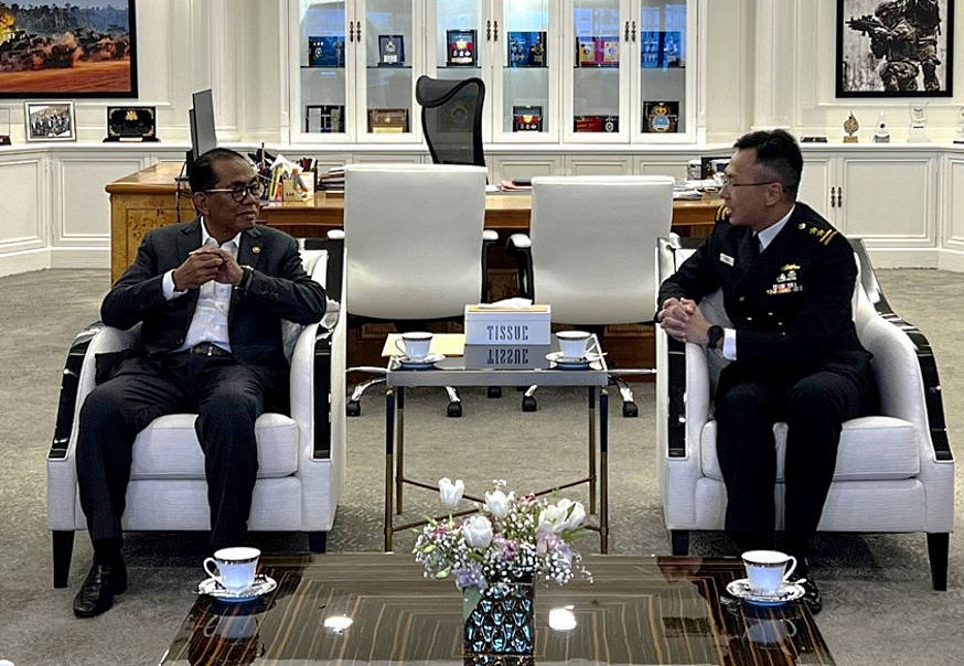 RADM Wat also met with the Malaysian Minister of Defence, YB Dato Seri Mohamed Khaled bin Nordin.