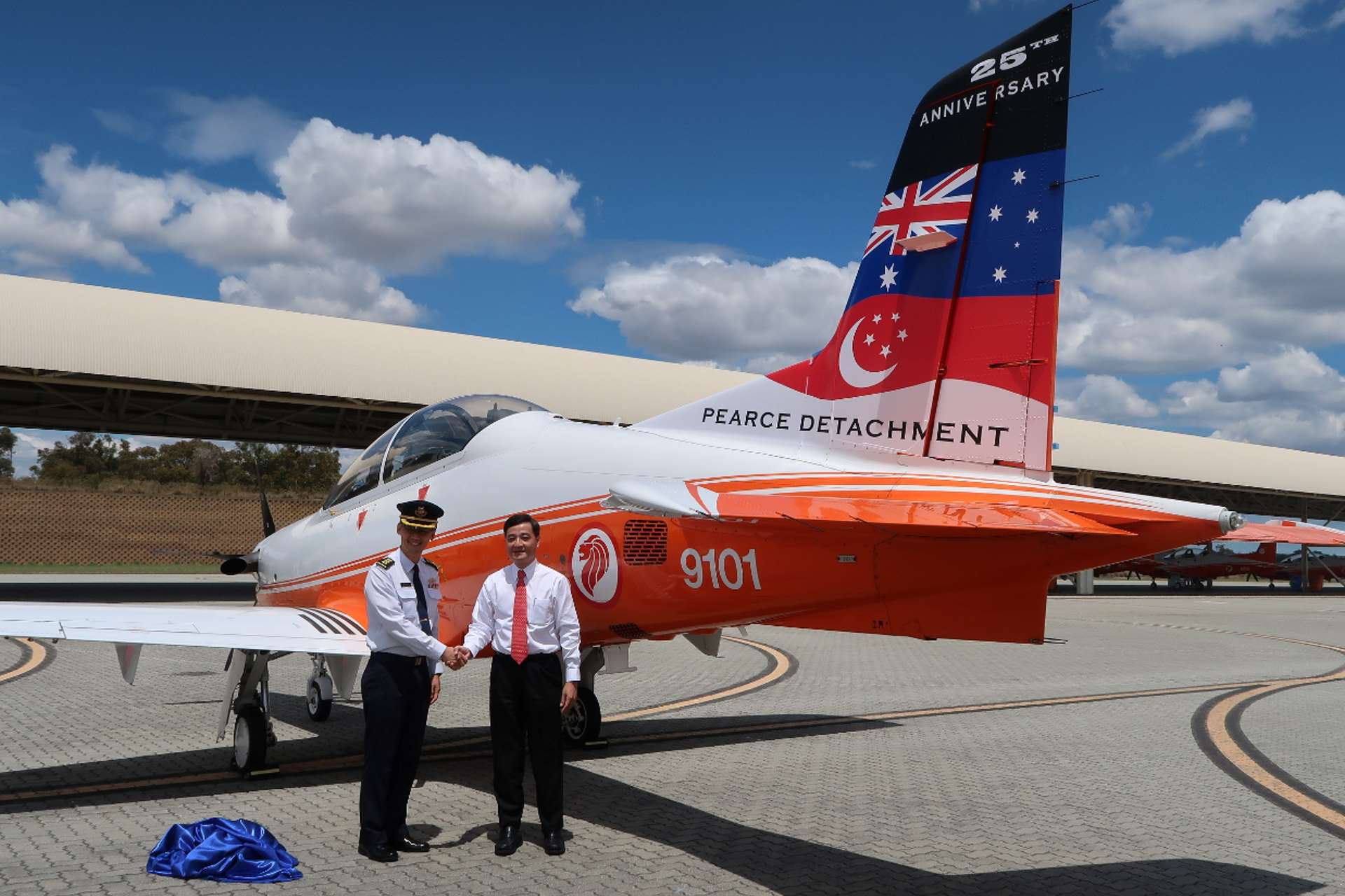 Mr Heng Chee How with COL Kevin Goh after unveiling the commemorative PC-21 aircraft tail fin at the 25th anniversary commemorative event in Royal Australian Air Force Base Pearce, Australia.