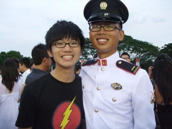 A younger CPT Tan Ke Wen (left) with MAJ Wilson Tan (right) during MAJ Tan’s Officer Cadet Commissioning Parade.