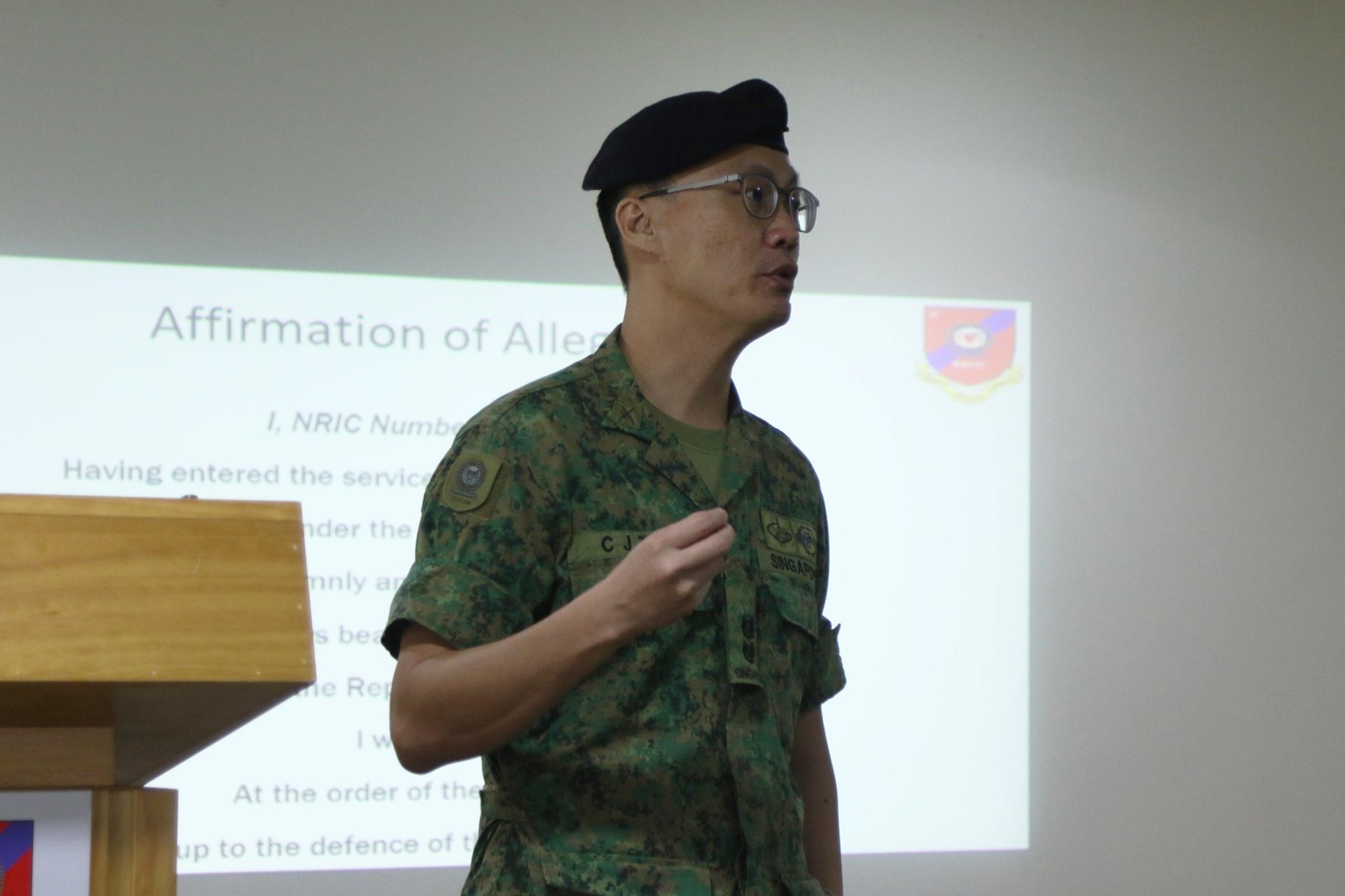 LTC Teo Chun Jin, Commanding Officer, BMTC SCH V, leading the Oath of Allegiance.