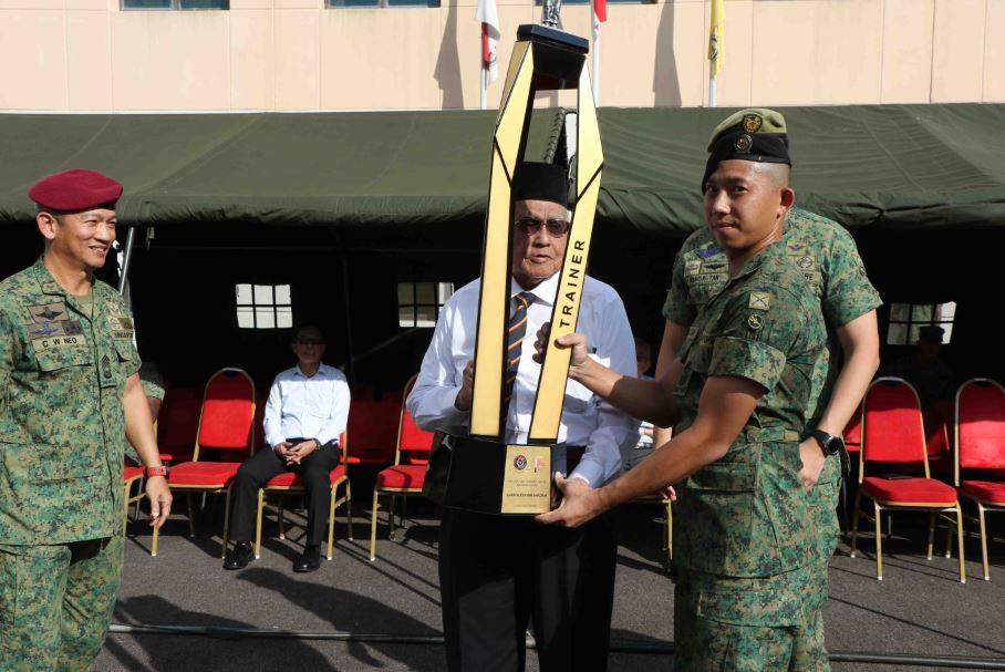 MSG Tan being presented with the Shamsudin bin Shadan Challenge Trophy.