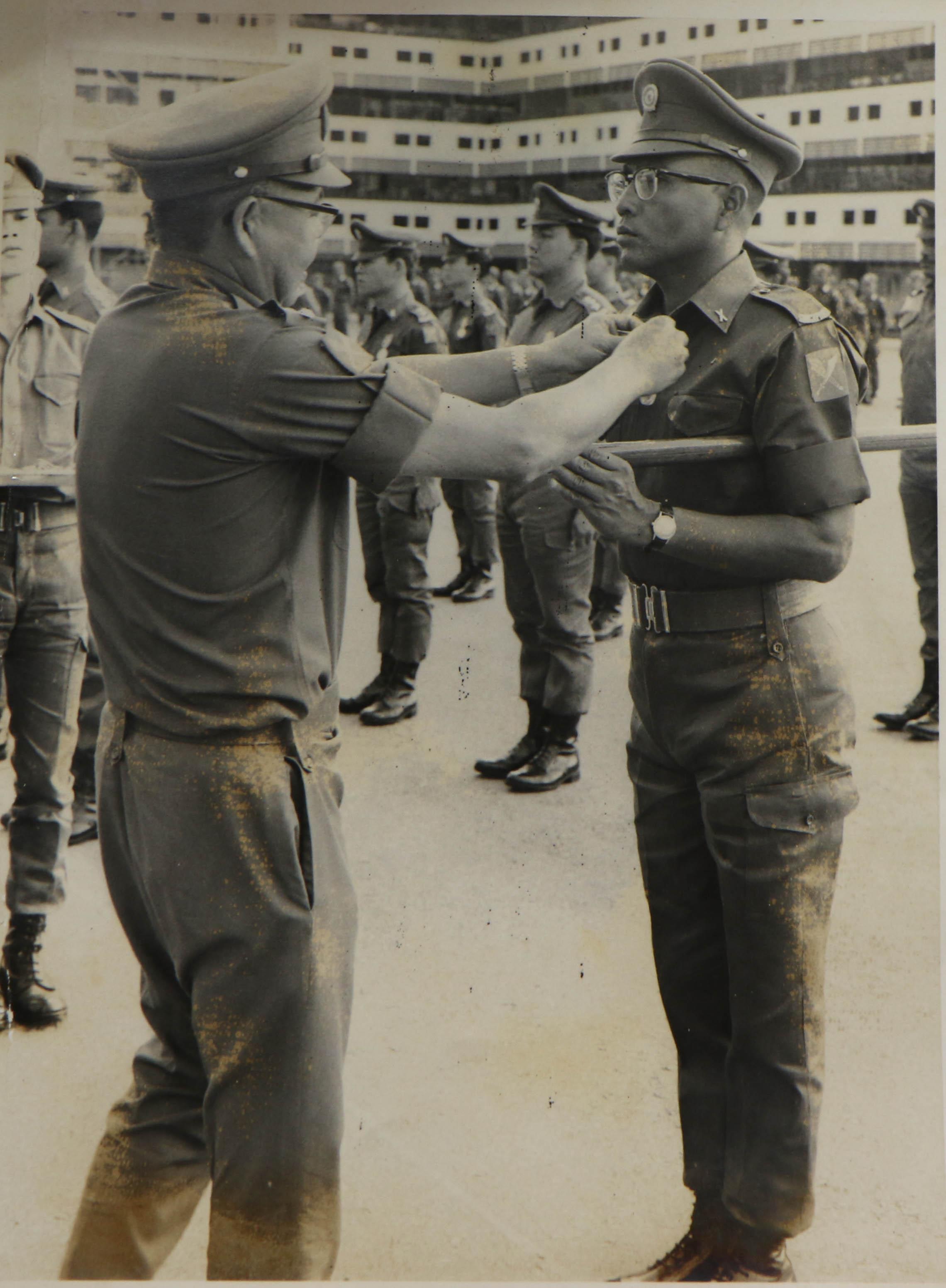 Then-Director SAFTI (now known as Pasir Laba Camp), COL Ronald Wee presenting CPT(Ret) Shamsudin with the Defence Medal. / Photo contributed by: CPT (Ret) Shamsudin bin Shadan.