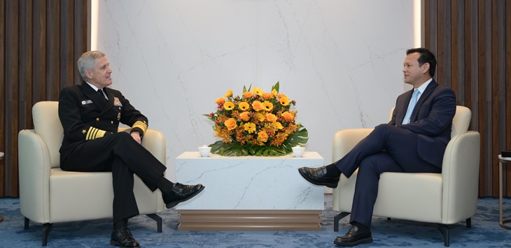 Commander of the United States Pacific Fleet Makes Introductory Visit to Singapore