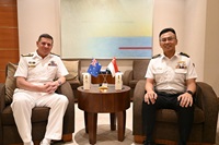 Chief of Republic of Singapore Navy Rear Admiral (RADM) Sean Wat (right) with Chief of Royal Australian Navy Vice Admiral (VADM) Mark Hammond (left)