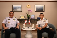 Chief of Staff - Naval Staff (COS-NS) of Republic of Singapore Navy Rear Admiral (RADM) Augustine Lim (right) with Executive Secretary BAKAMLA of the Indonesia Coast Guard (BAKAMLA) RADM Bakamla Dr. Samuel Kowaas (left)