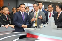 Mr Zaqy Mohamad visited various exhibition booths which featured the latest in defence technology and naval platforms