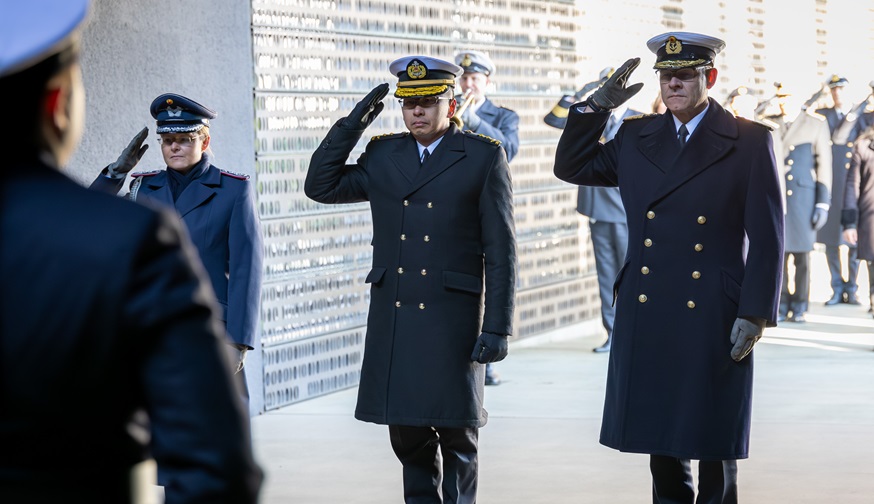 RADM Wat (left) and VADM Kaack (right) at the wreath-laying ceremony which was conducted at the Bundeswehr Memorial in the Federal Ministry of Defence, Berlin.