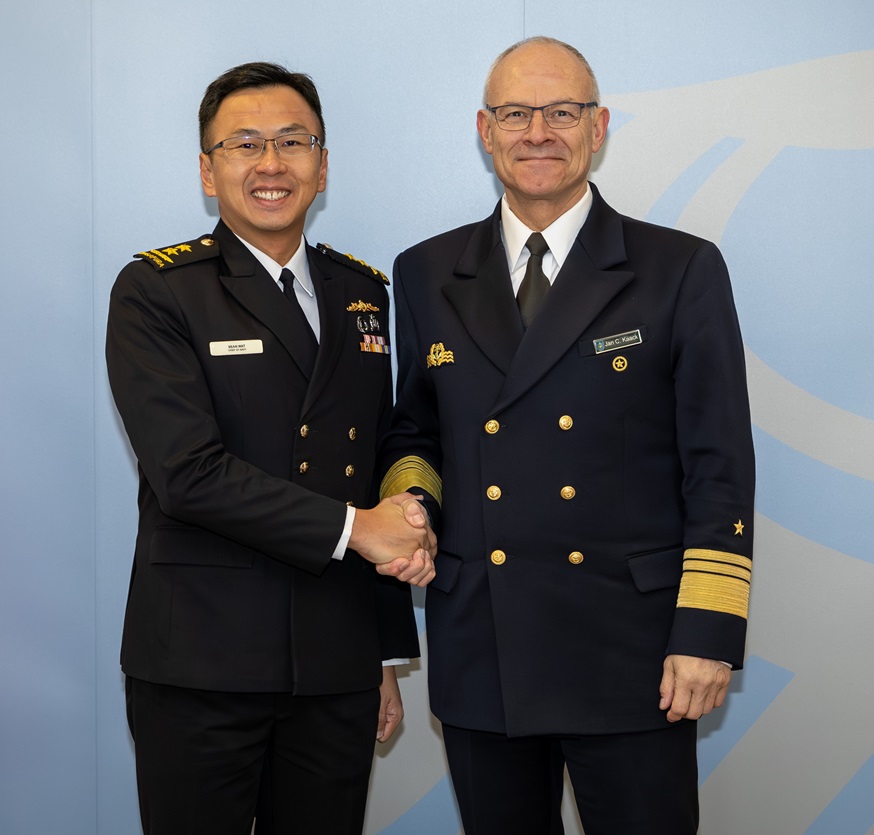 RADM Wat (left) meeting his counterpart, VADM Kaack (right) during his introductory visit in Germany.