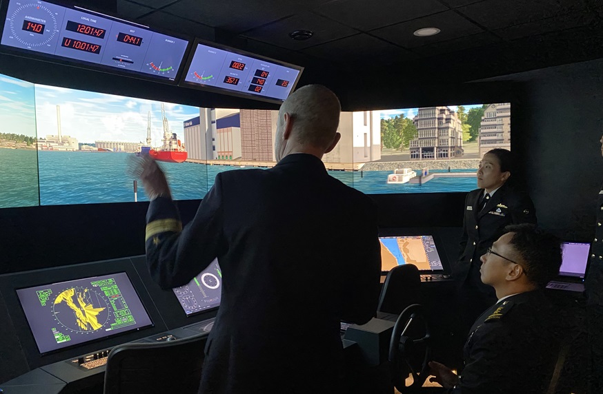 During his visit to the Naval Academy Mürwik, RADM Wat was briefed on the German Navy's use of Ship Handling simulators to provide realistic navigation training.