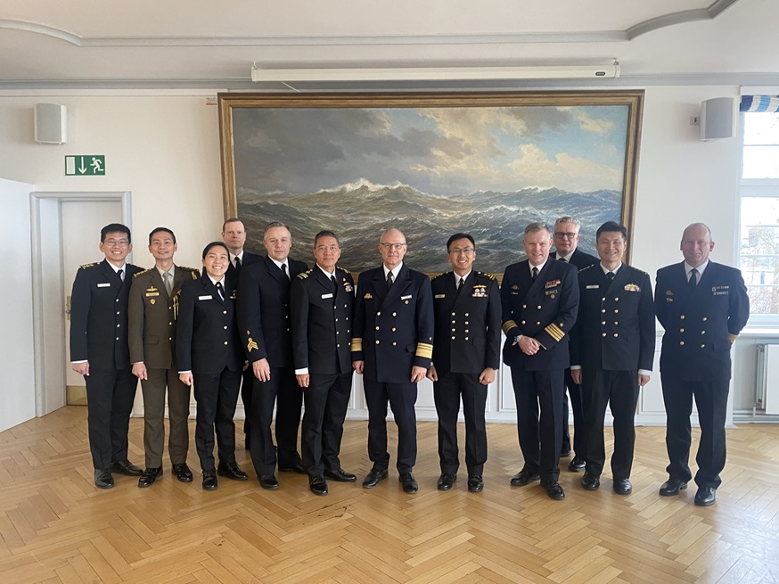 RADM Wat (fifth from the right) and VADM Kaack (seventh from the left) joined by senior commanders from the Republic of Singapore Navy and the German Navy for a group photo at the Naval Damage Control Training Centre.