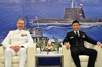 Chief of Staff - Naval Staff (COS-NS) of Republic of Singapore Navy Rear Admiral (RADM) Augustine Lim (right) with Chief Telecommunications and Information Systems of the Spanish Navy Rear Admiral (RADM) Manuel Alvargonzález Méndez (left)