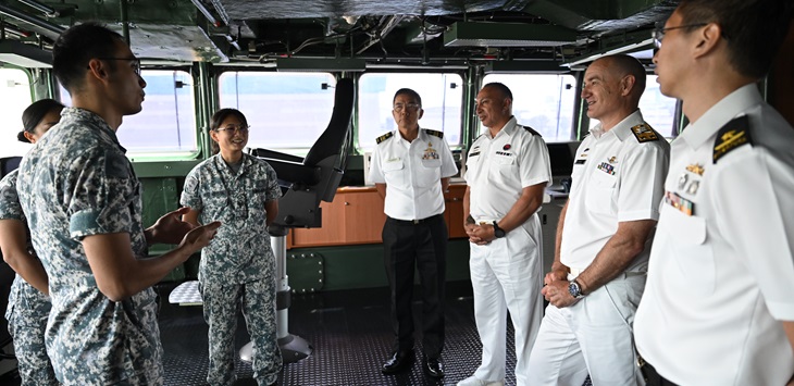 Royal New Zealand Navy Chief Makes Introductory Visit to Singapore