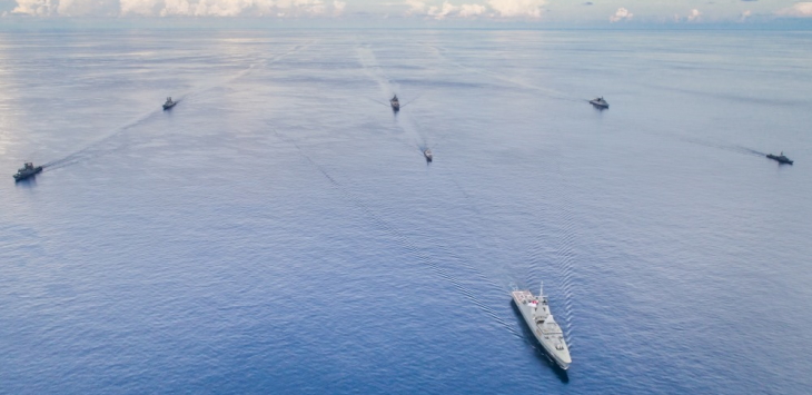 RSN Warships Lead Multinational Group Sails to Singapore for International Maritime Review