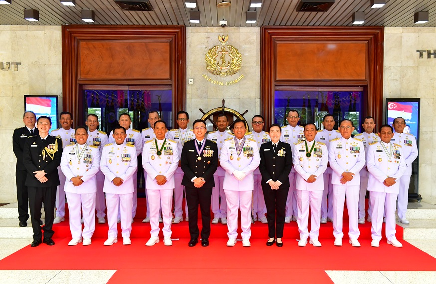 RADM Wat (fifth from left) with Admiral Dr Muhammad Ali (sixth from left), Chief of Indonesian Navy (TNI AL), and senior TNI AL officers after the ceremony.