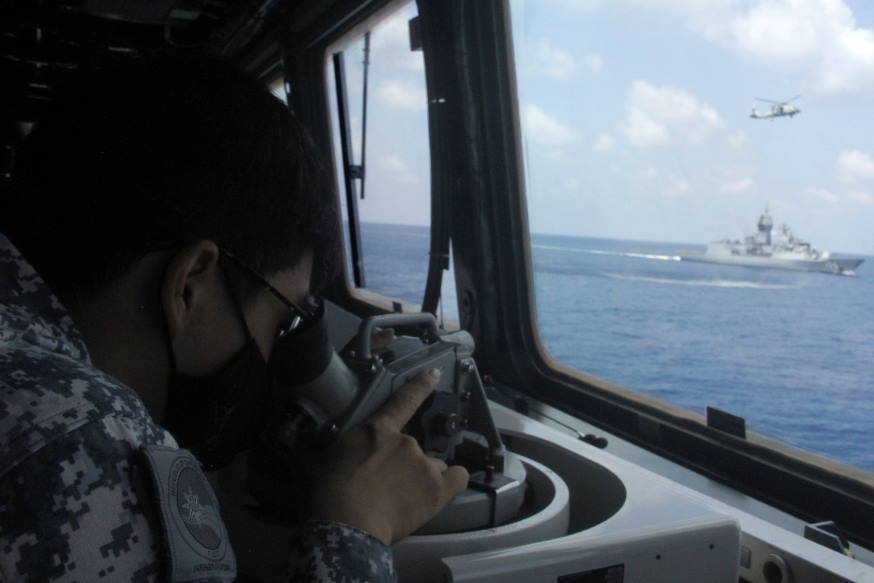 Getting into bearing as RSS Stalwart gets into station during the manoeuvring exercise.