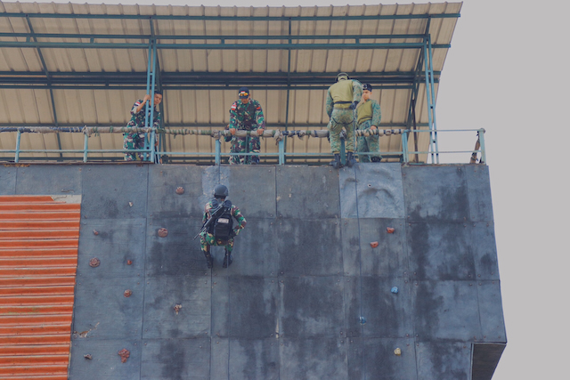 Our Commandos participating in the rappelling session with TNI KOPASSUS.
