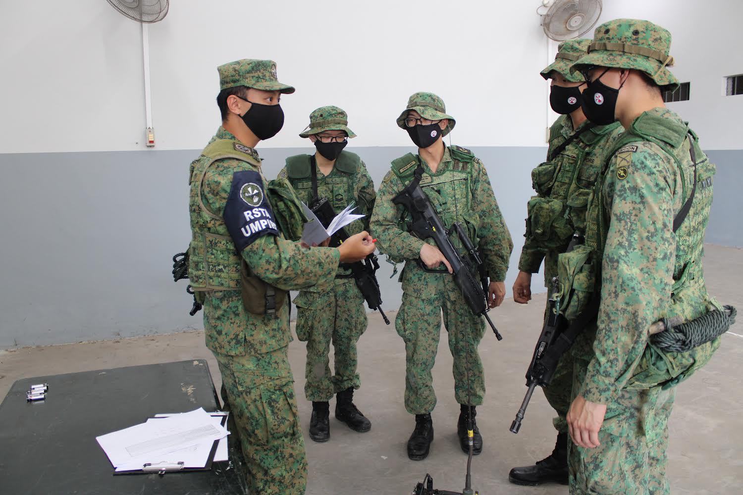 SSG Chia Bing Hong briefing his trainees on the training procedures.