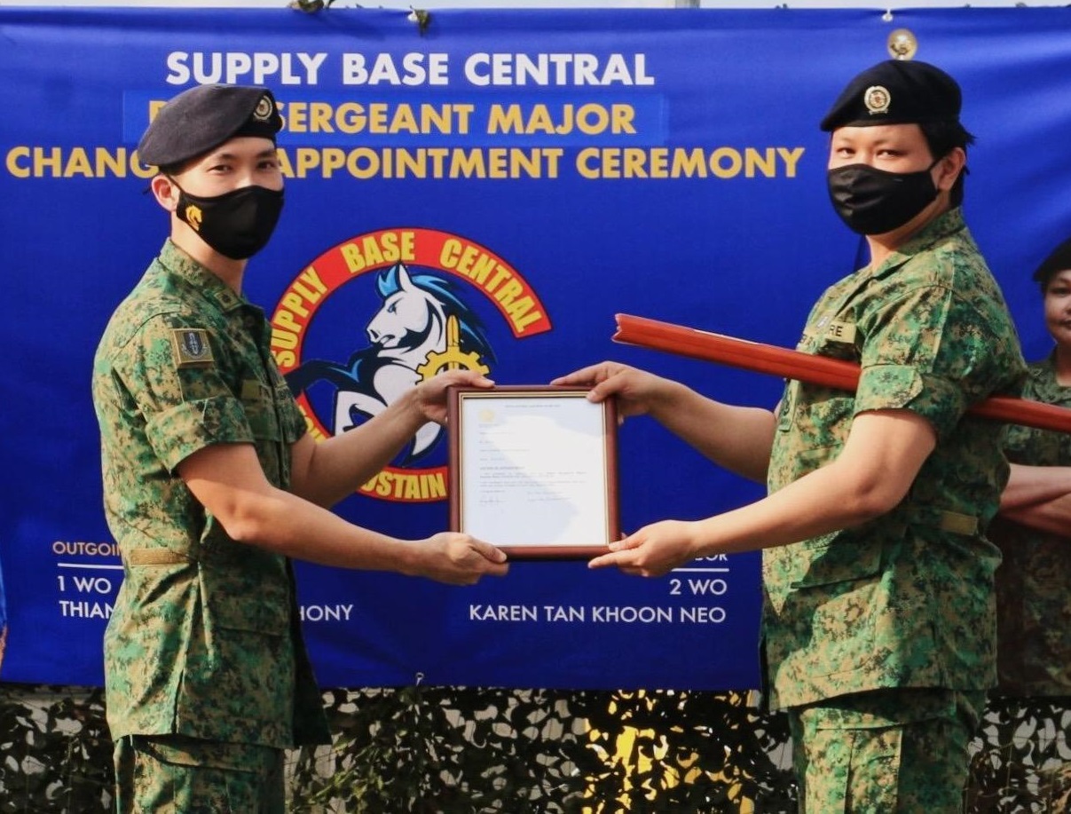 2WO Karen (right) presented with the Letter of Appointment by Commanding Officer, Supply Base Central, MAJ Phua Teck Seng (left).