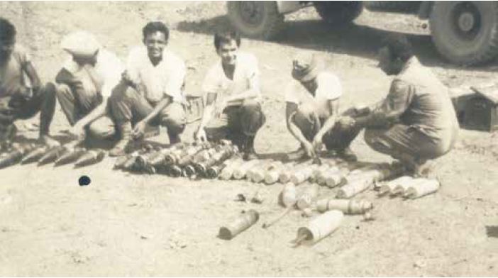 Field Clearance Course conducted in 1967, with then-OCT Balwant Singh and then-OCT Wong Kum Kay (2nd and 4th from left respectively).