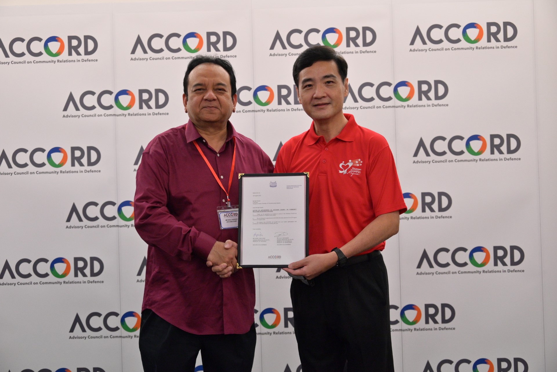 Mr Heng presenting the appointment certificate to Mr Neil Parekh, Chairman of Singapore Indian Chamber of Commerce and Industry, who will be joining the ACCORD Employer and Business Council for a second time. 