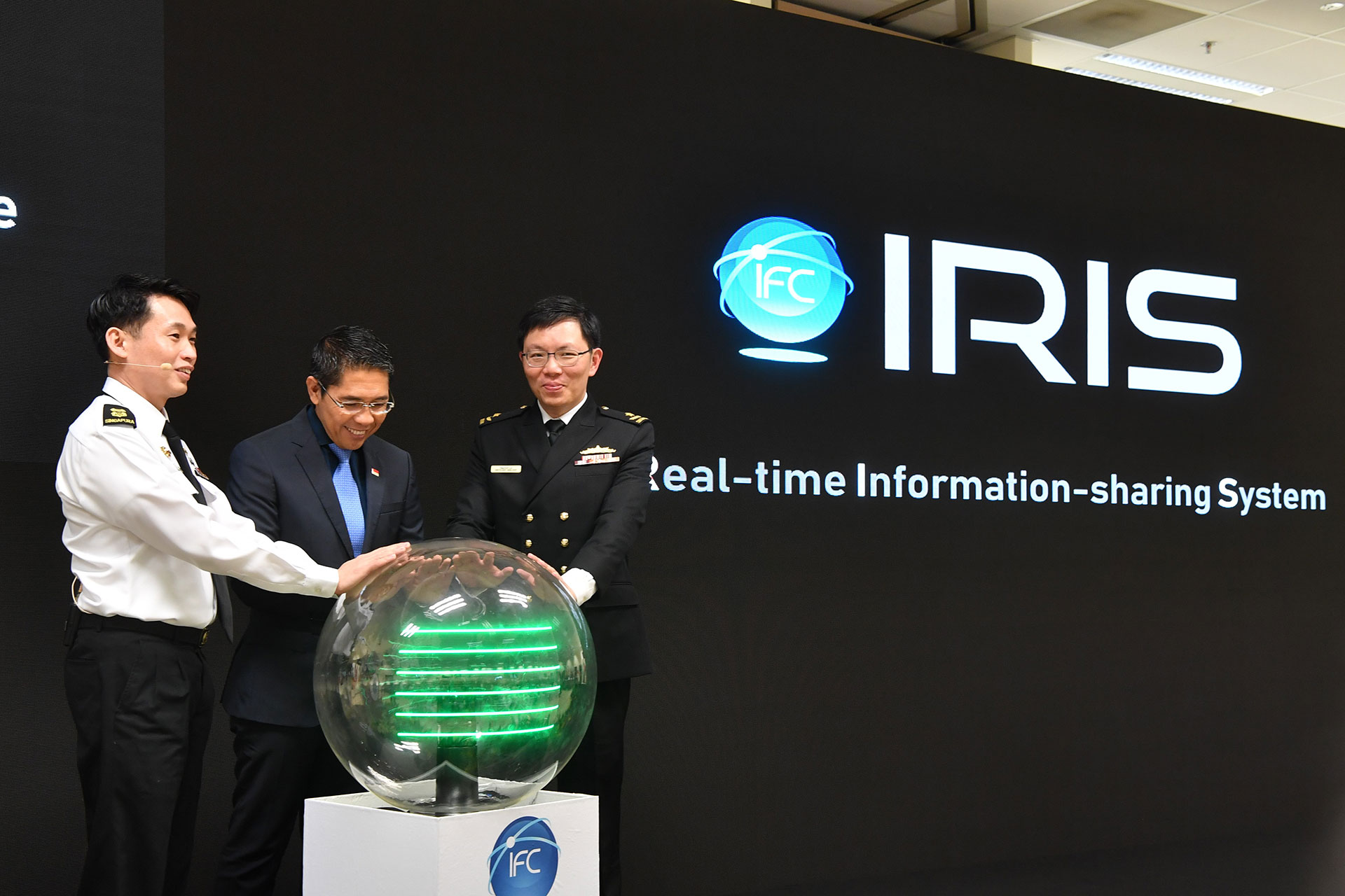 Dr Maliki launching the IFC Real-time Information-sharing System (IRIS) at the RSN's IFC 10th anniversary celebrations.