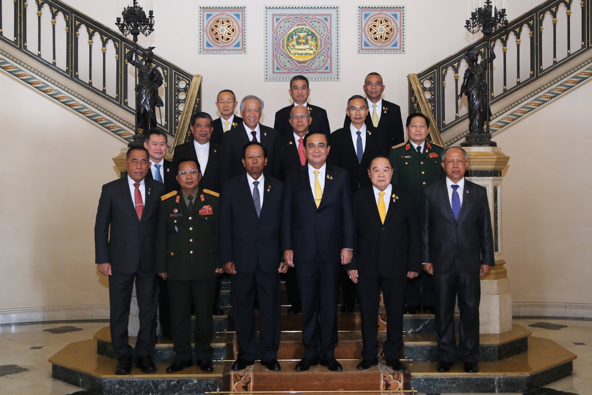 Dr Ng (second row, third from left) and the ASEAN Defence Ministers calling on Thailand Prime Minister General (GEN) Prayut Chan-o-cha. Photo credit: Ministry of Defence, Thailand.