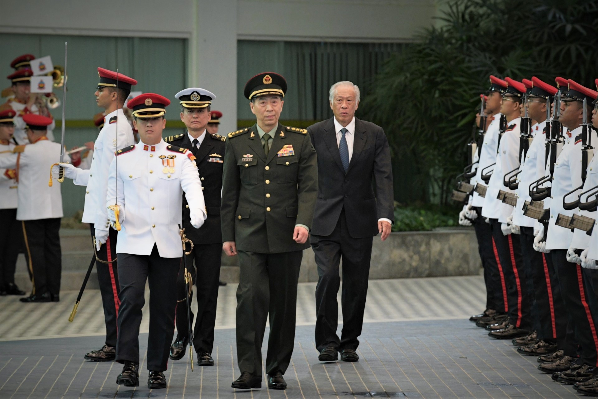GEN Li inspecting the Guard of Honour at MINDEF this morning. 