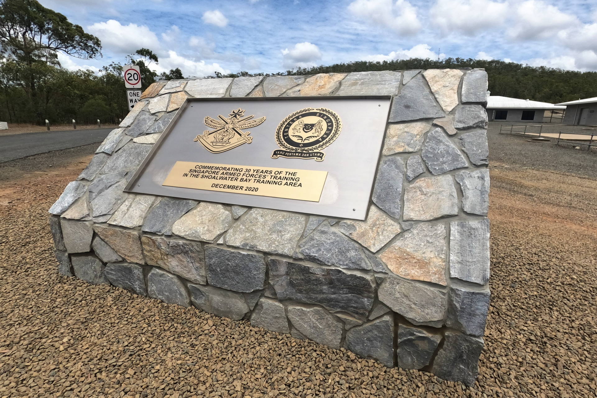A commemorative plaque to commemorate the 30th anniversary of the SAF’s training in the SWBTA has been installed at Camp Growl, which has housed the majority of SAF personnel who trained in the SWBTA.