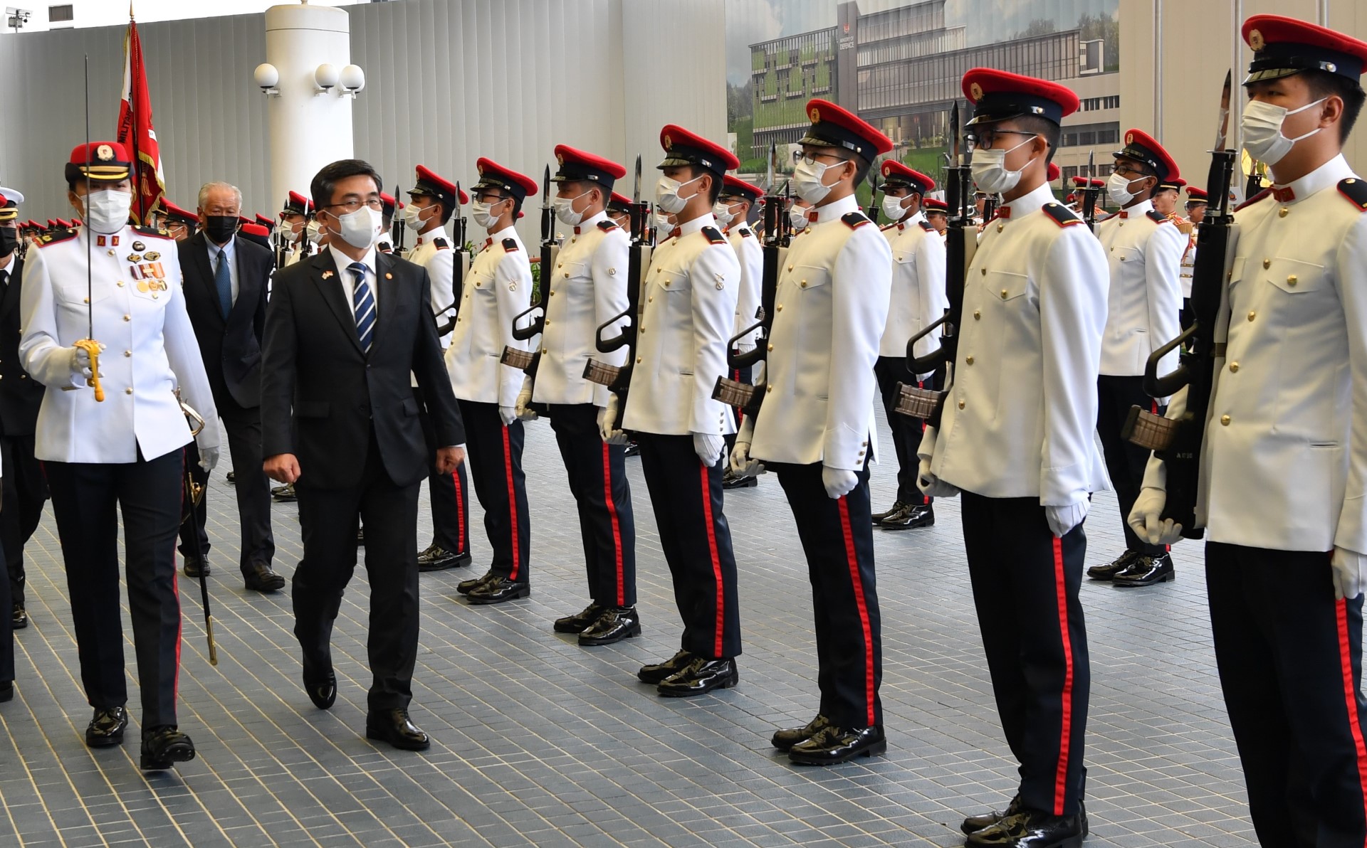Republic of Korea Minister of National Defense Suh Wook inspecting the Guard of Honour at the Ministry of Defence (MINDEF).