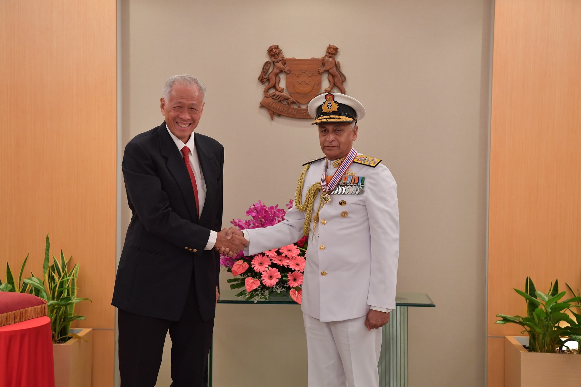 The former India Chief of Naval Staff Admiral [ADM(Ret)] Sunil Lanba was presented the Meritorious Service Medal (Military) by Minister for Defence Dr Ng Eng Hen at the Ministry of Defence (MINDEF) this morning. 