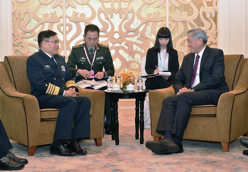 Dr Ng meeting with People's Liberation Army Deputy Chief of General Staff Admiral Sun Jianguo on the sidelines of the 14th Shangri-La Dialogue.