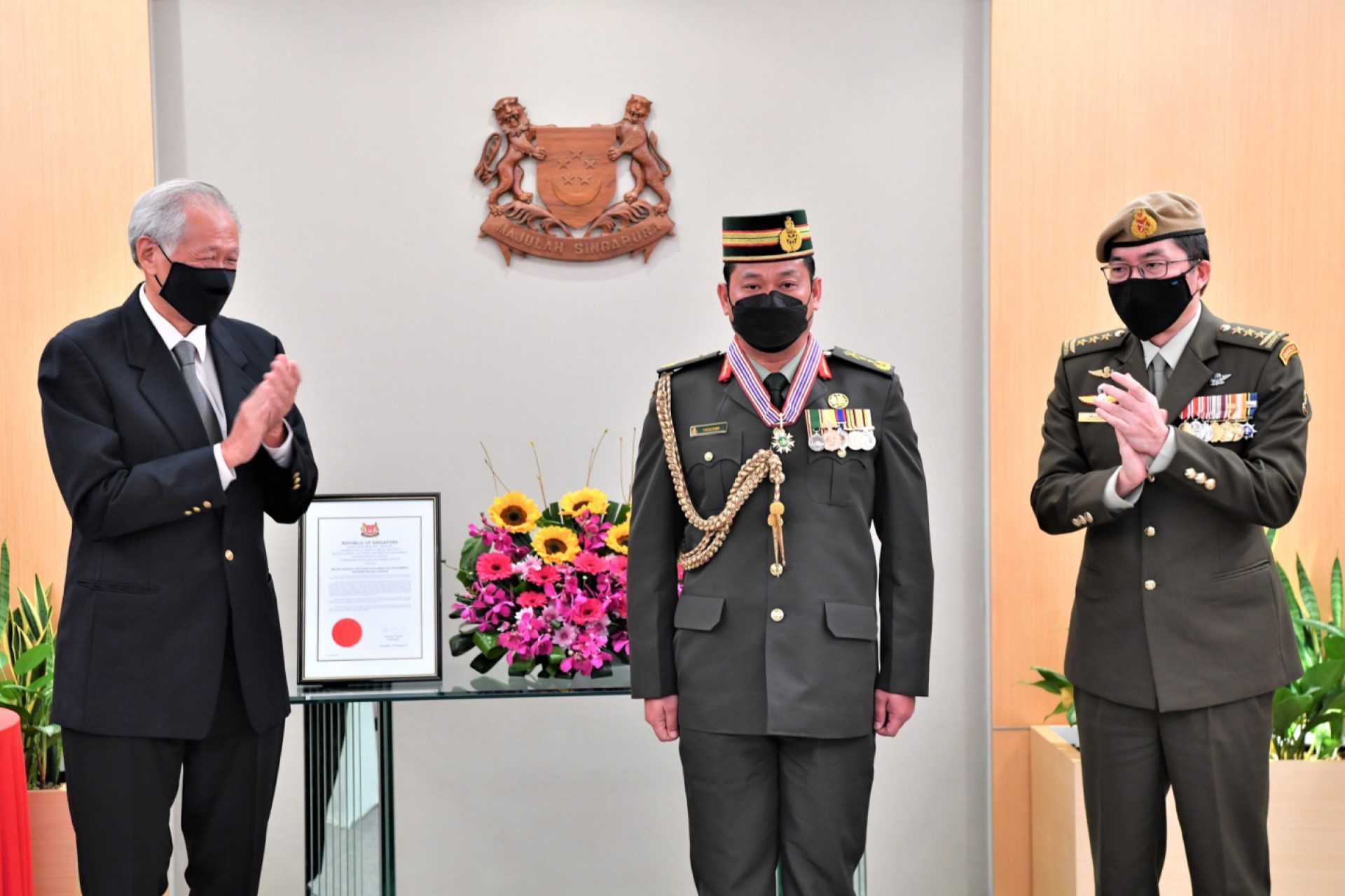 The Commander of the Royal Brunei Armed Forces Major General (MG) Dato Seri Pahlawan Haji Muhammad Haszaimi bin Bol Hassan was presented the Meritorious Service Medal (Military) by Minister for Defence Dr Ng Eng Hen at the Ministry of Defence (MINDEF).