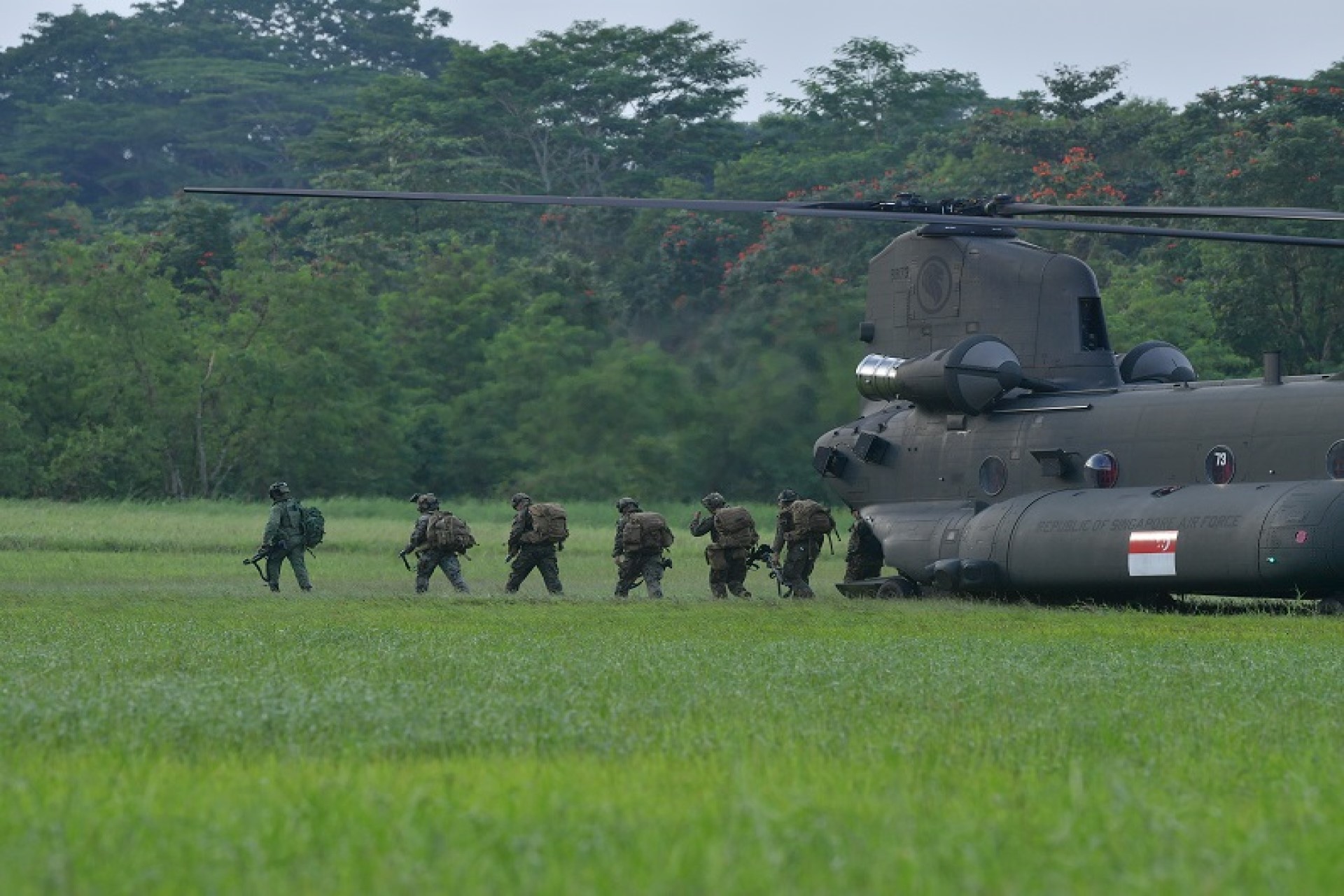 Exercise Valiant Mark 22 culminated in a jointly planned battalion heli-borne mission.
