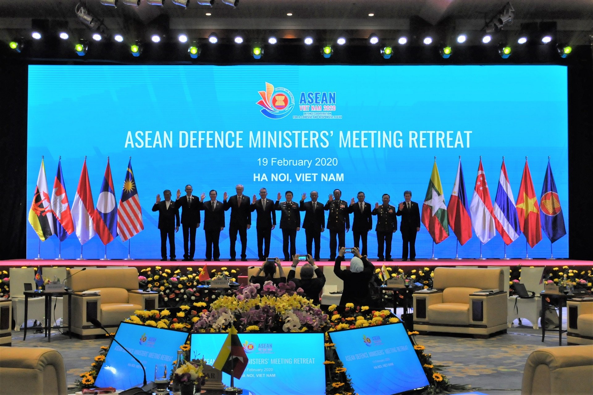 Minister for Defence Dr Ng Eng Hen (fourth from left) with the other ASEAN Defence representatives and the Secretary-General of ASEAN Dato Lim Jock Hoi giving the ASEAN wave at the ASEAN Defence Ministers' Meeting (ADMM) Retreat at Hanoi, Vietnam.