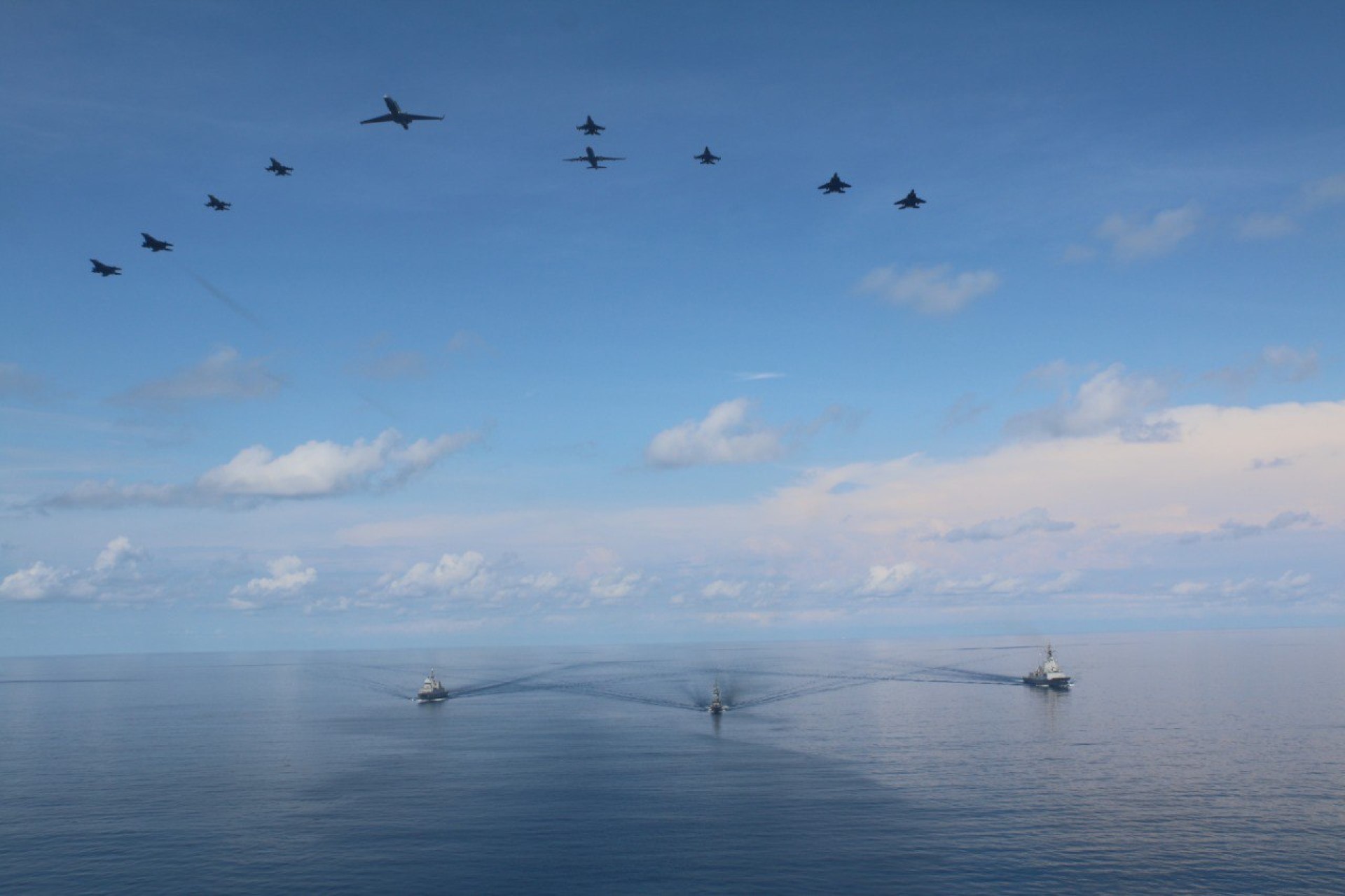 RSS Steadfast, RSS Valour, and HMAS Hobart (left to right) together with participating RSAF aircraft during Exercise Singaroo. 