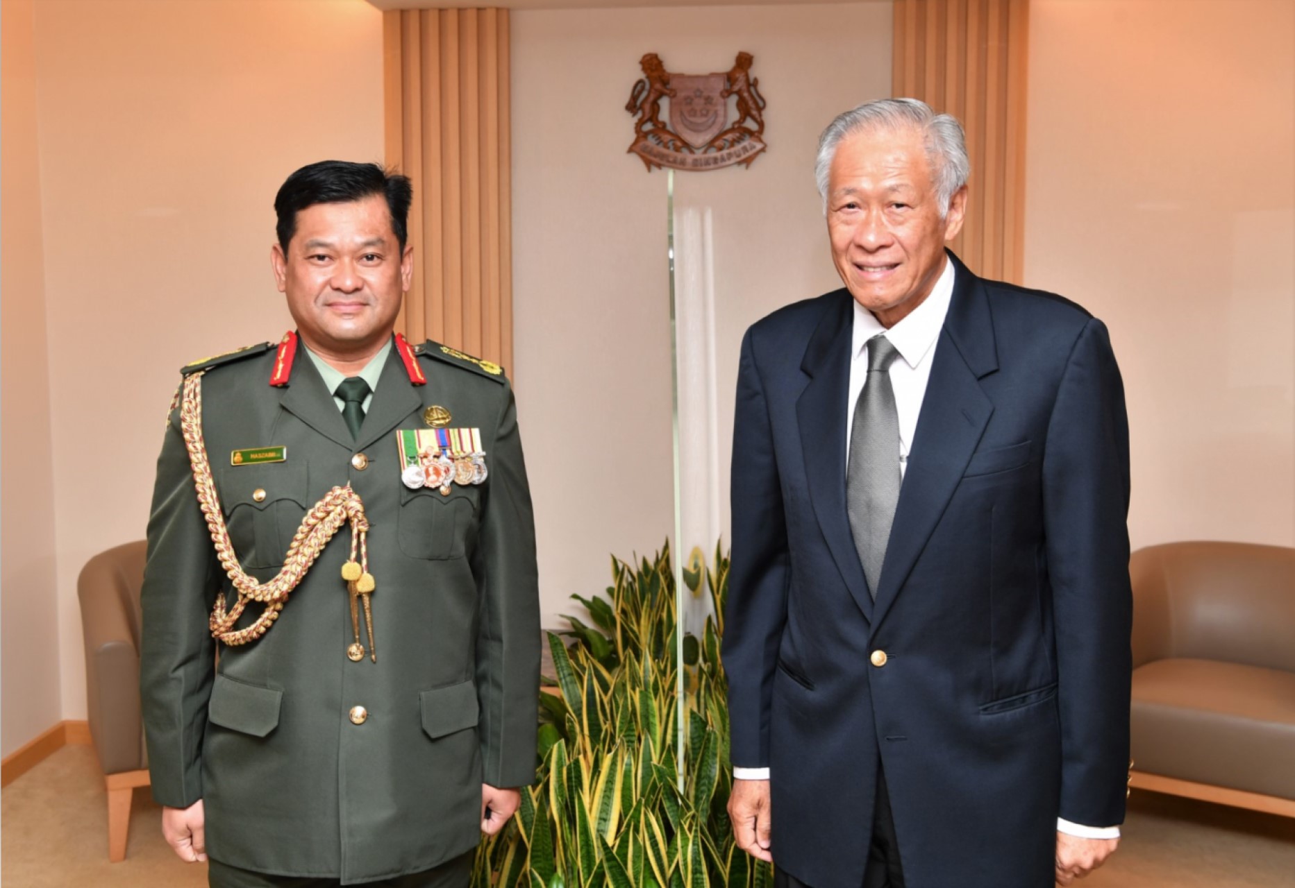 MG Dato Haszaimi (left) calling on Dr Ng (right) this morning.