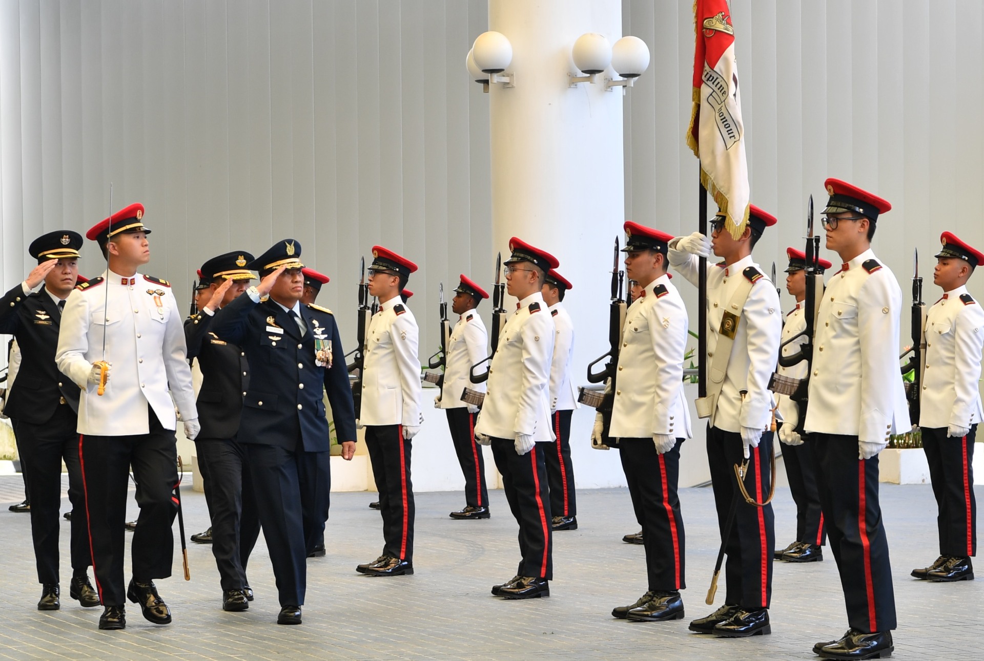 ACM (Rtd) Yuyu inspecting the Guard of Honour at MINDEF earlier today.