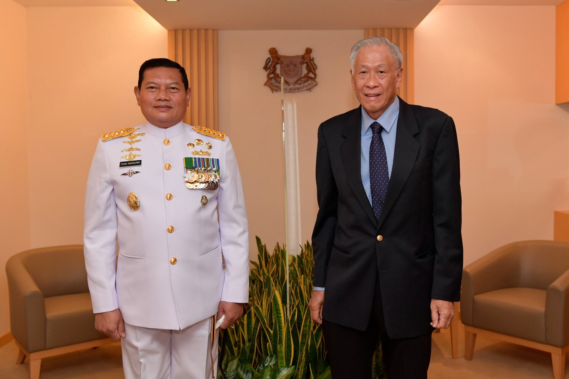 ADM Yudo (left) calling on Dr Ng (right) this afternoon.
