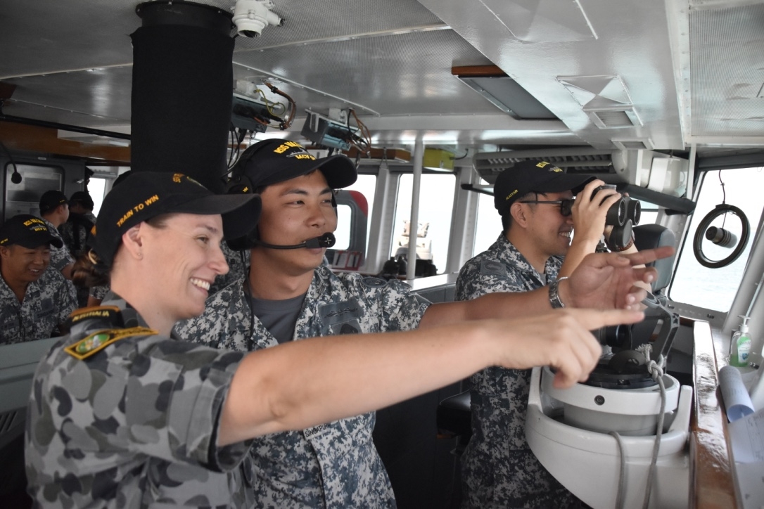 Exercise participants from the Royal Australian Navy visiting RSS <i>Valiant</i> during the exercise.