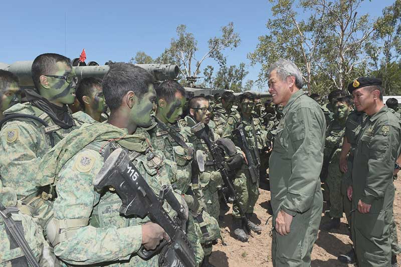 Minister for Defence Dr Ng Eng Hen interacting with Exercise Wallaby 2015 participants.