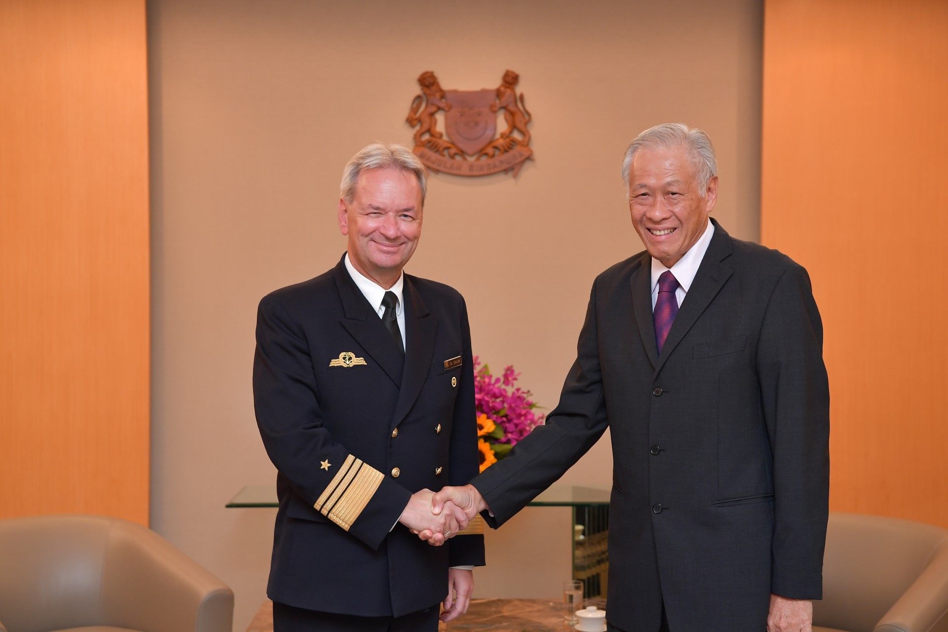 The German Chief of Cyber and Information Domain Service (CIDS) Vice Admiral (VADM) Dr. Thomas Daum calling on Minister for Defence Dr Ng Eng Hen at the Ministry of Defence (MINDEF) this afternoon.