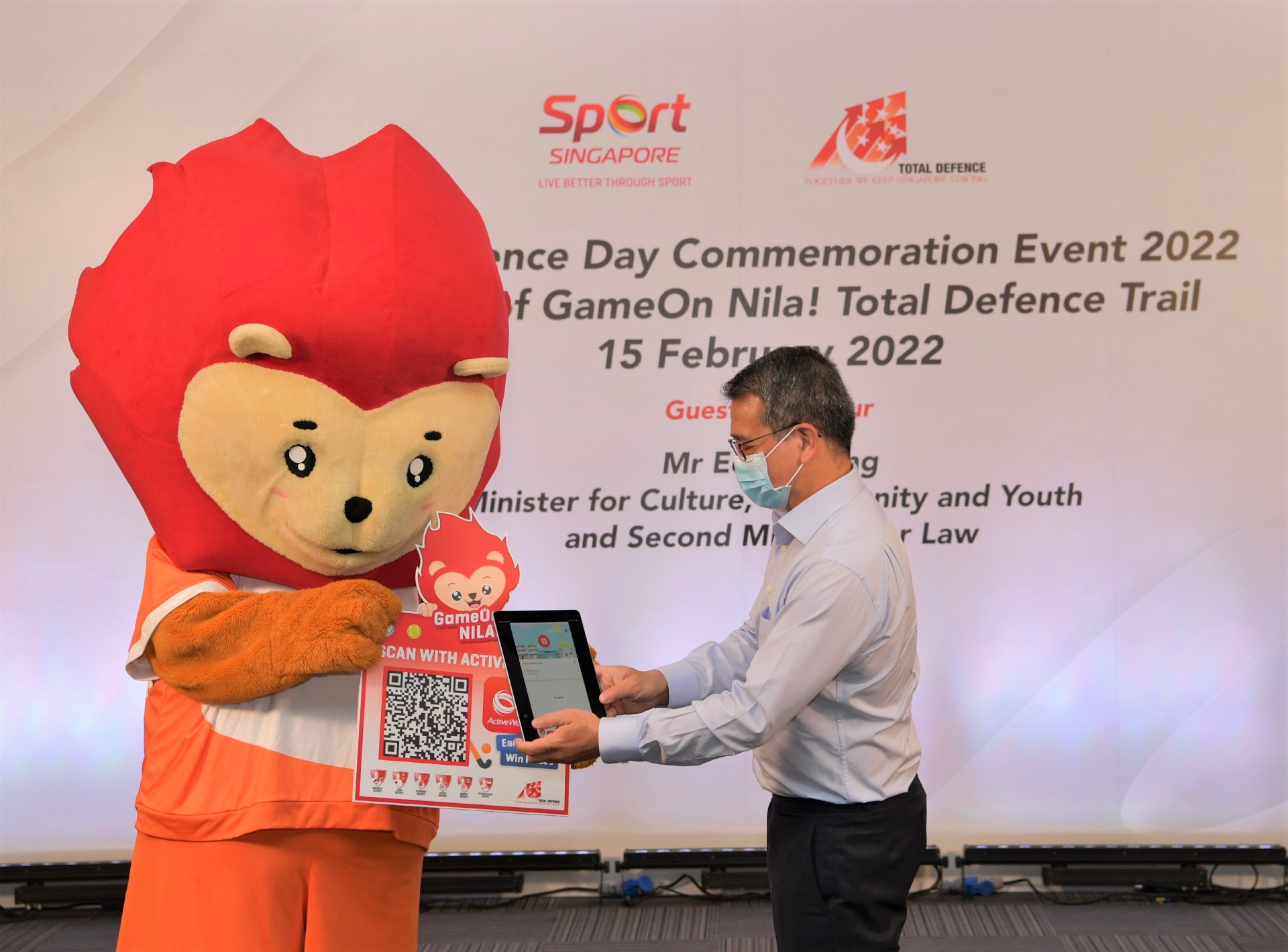 Mr Tong launched the Total Defence Trail as part of the GameOn Nila! Campaign, jointly organised by MINDEF, Nexus and Sport Singapore.