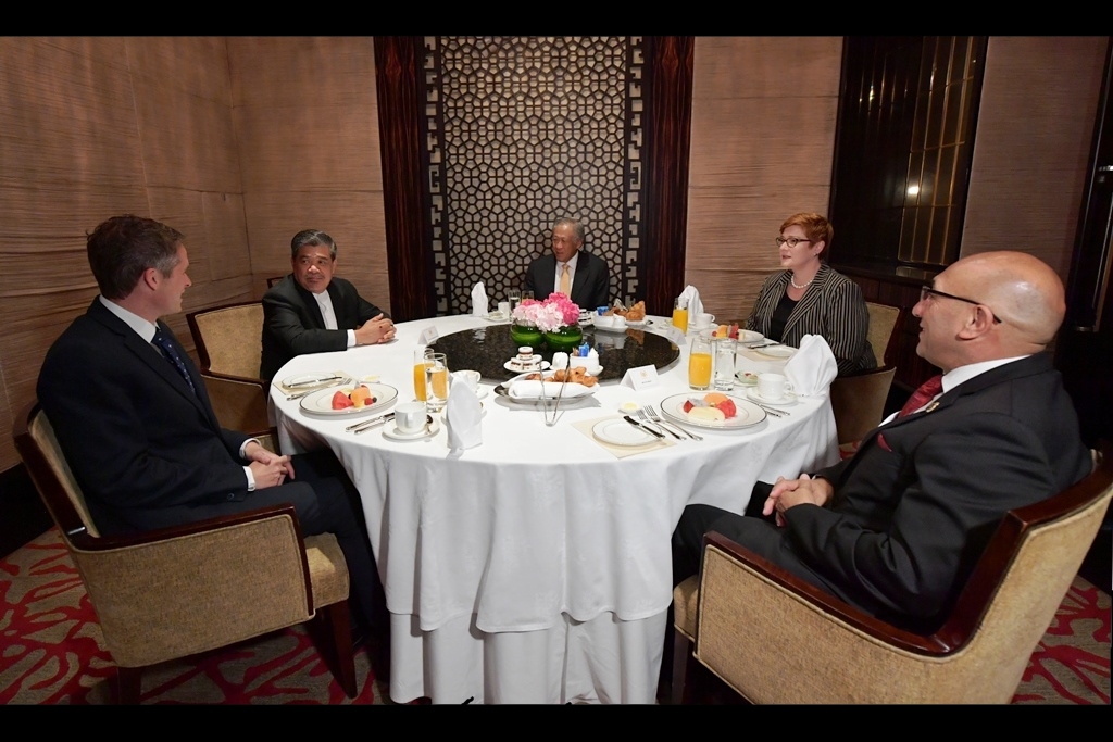 Minister for Defence Dr Ng Eng Hen (centre) hosting a breakfast for the Ministers of the Five Power Defence Arrangements on the sidelines of the 17th Shangri-La Dialogue.
