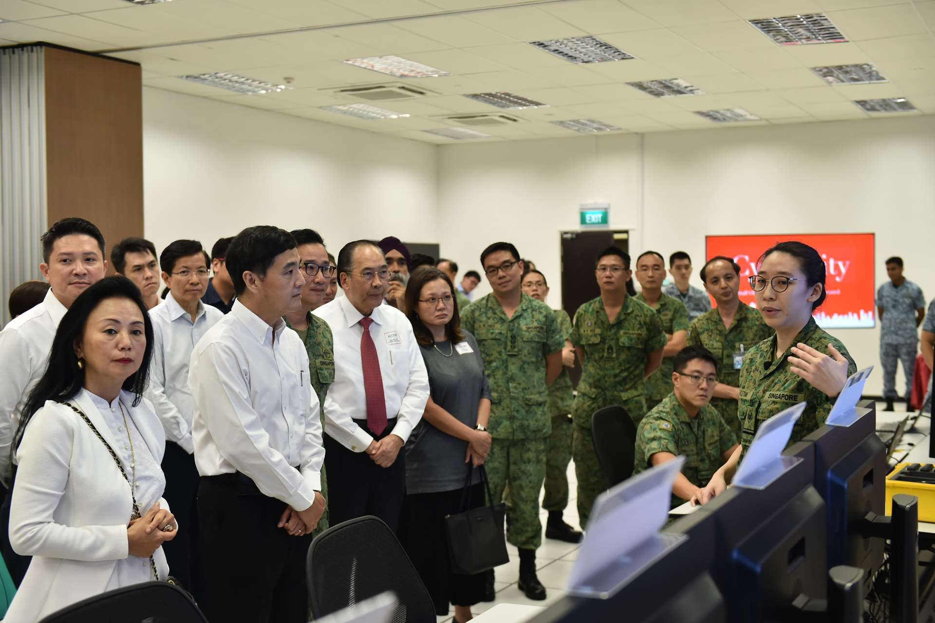 Mr Heng and ACCORD members watching cyber operators doing incident response team training at the Cyber Defence Test and Evaluation Centre (CyTEC).