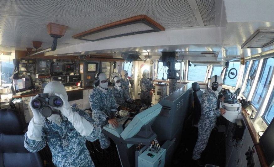 Crew of RSS Valour keeping a lookout during an encounter exercise.