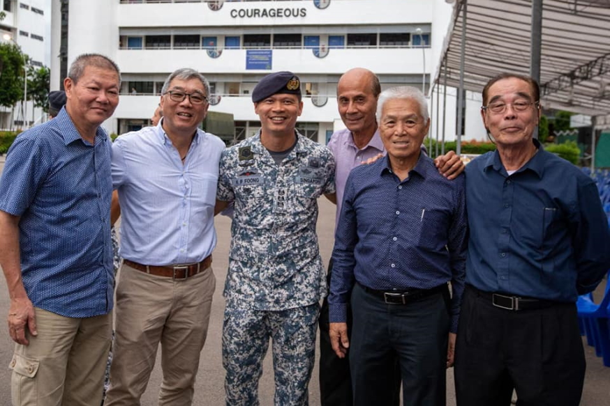 COL Foong with some of our pioneer Naval Divers!